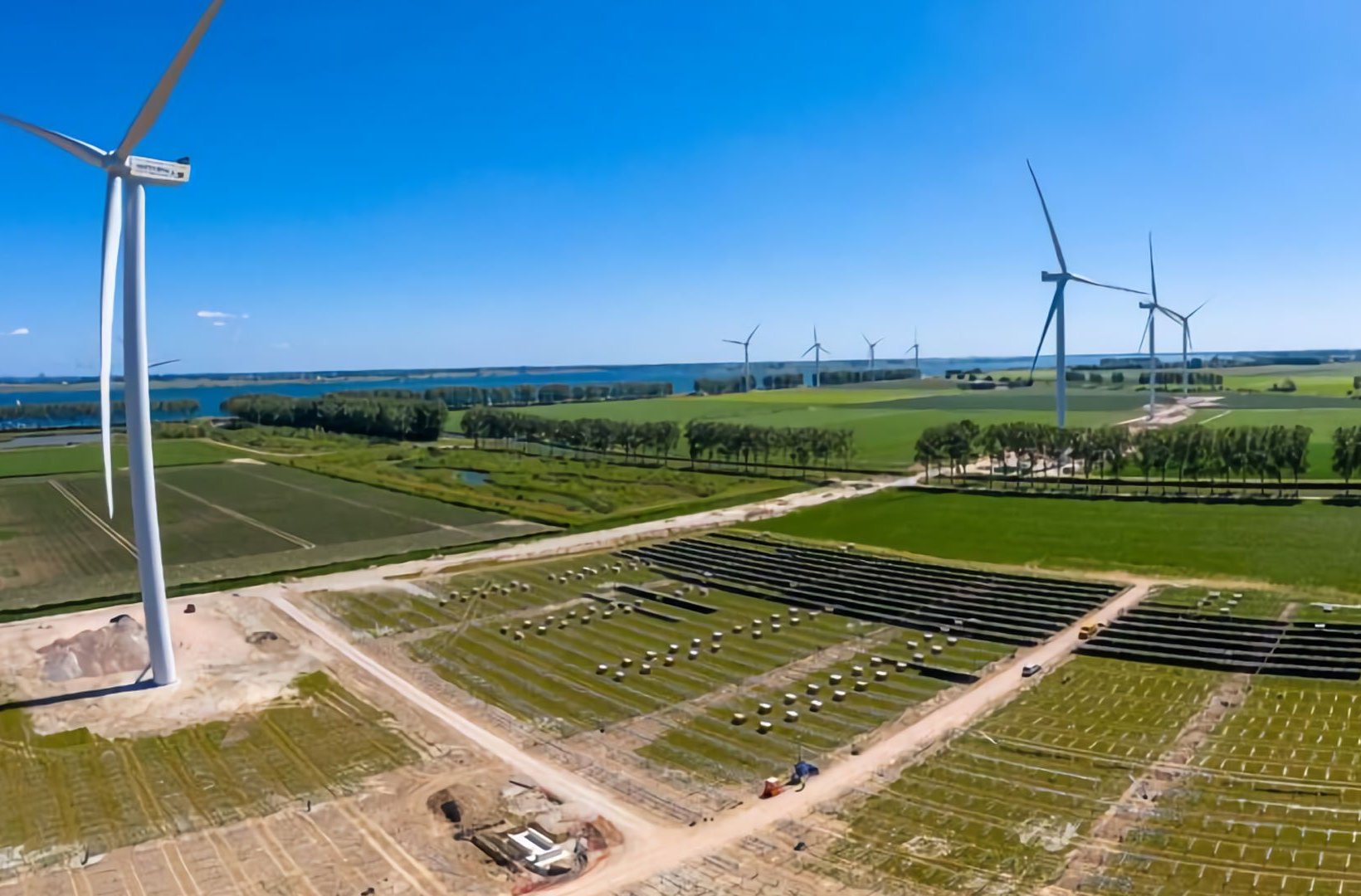 Energy Park Haringvliet is Vattenfall’s first park where wind, solar and batteries are all installed before inauguration.