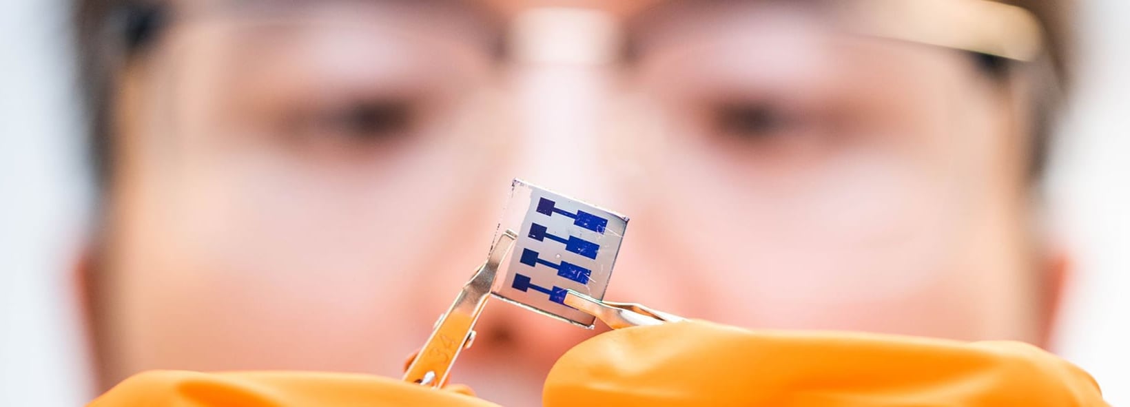 Man holding small solar cell. Photo: Olov Planthaber