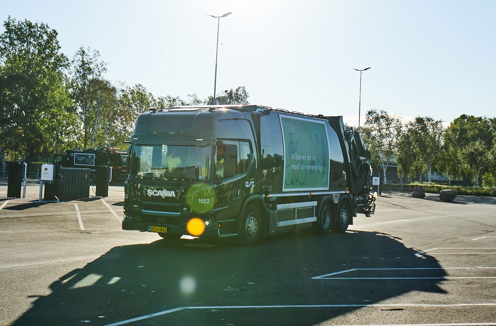 Electric garbage truck