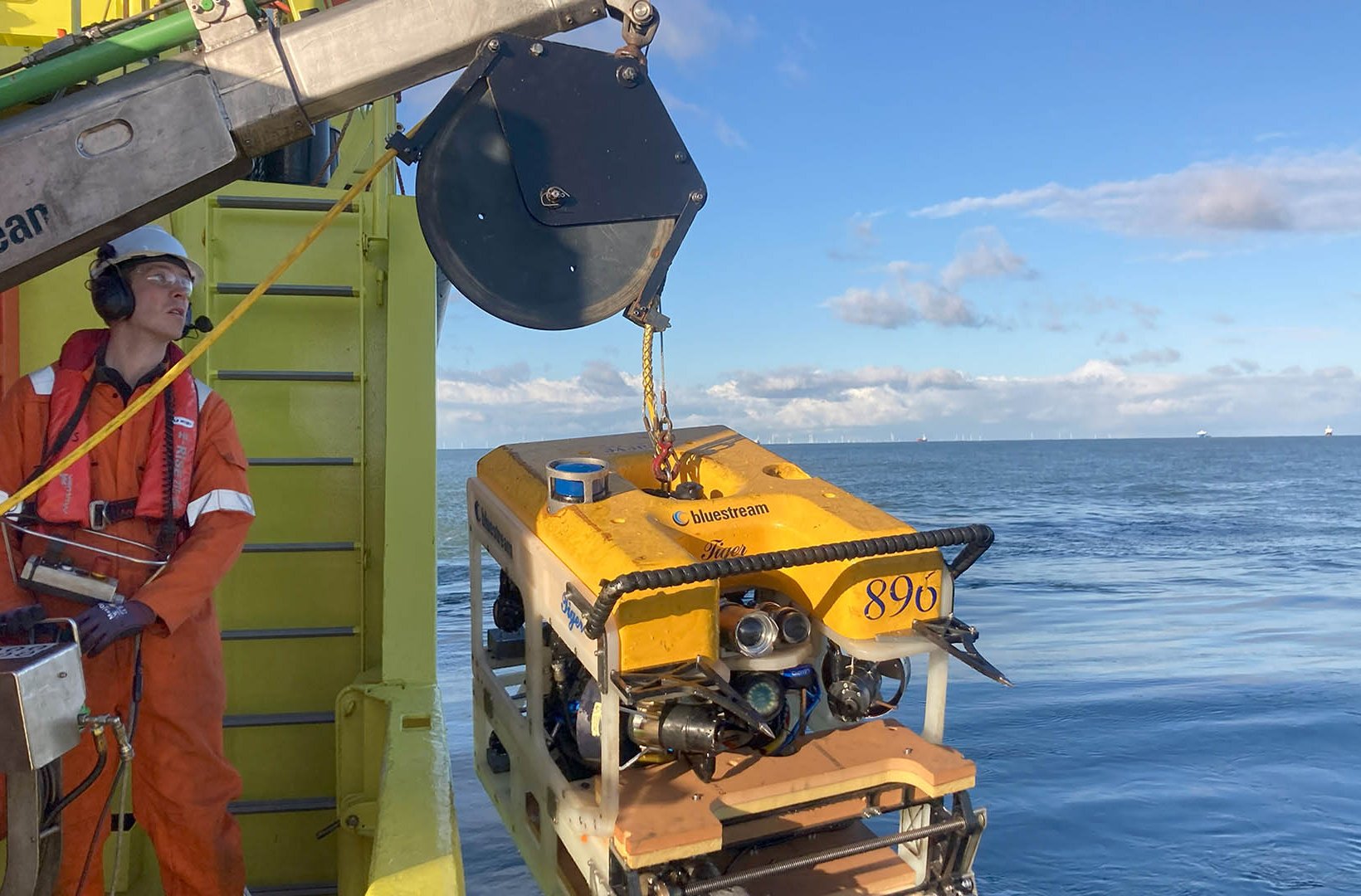 Surveying marine growth with a remote-controlled tool Surveying marine growth with a remote-controlled tool