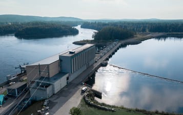 Vittjärv hydro power plant on the Lule älv river, surrounded by forested islands and calm waters.