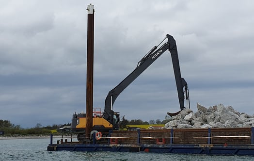 Construction of a stone reef. Photo: Jon C. Svendsen