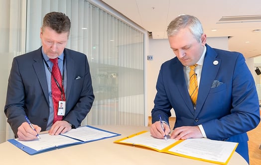 Torbjörn Wahlborg, Senior Executive Vice President Generation at Vattenfall (left), and Kalev Kallemets, CEO of Fermi Energia, at signing of LOI at Vattenfall's headquarters in Solna, Sweden.