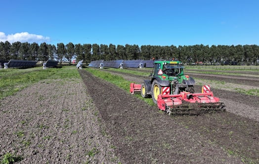  A tractor in Symbizon Agri-PV park