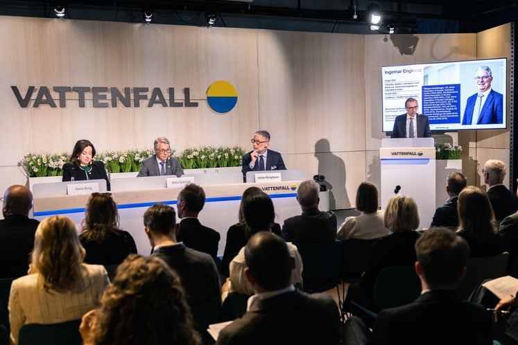 Speakers at a podium and an audience in the foreground at Vattenfall’s Annual General Meeting 2026.