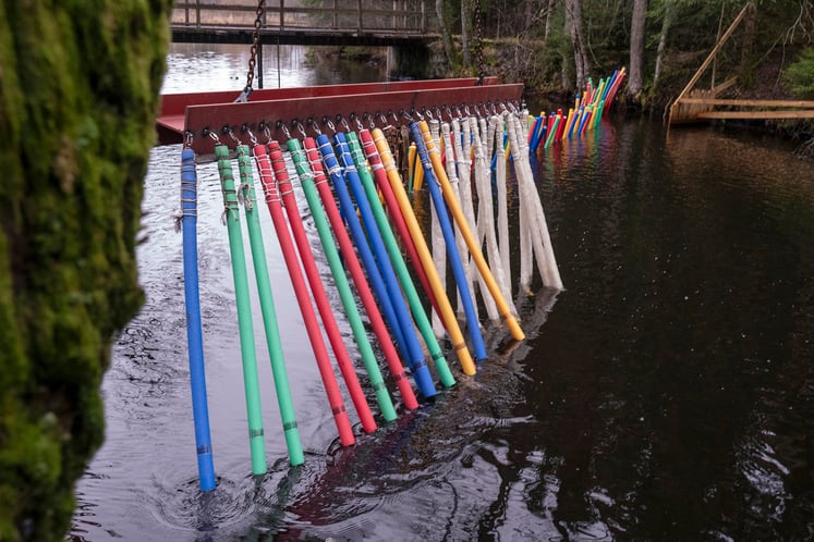 Colourful plastic rods suspended in a row. Photo: Johan Gunséu.