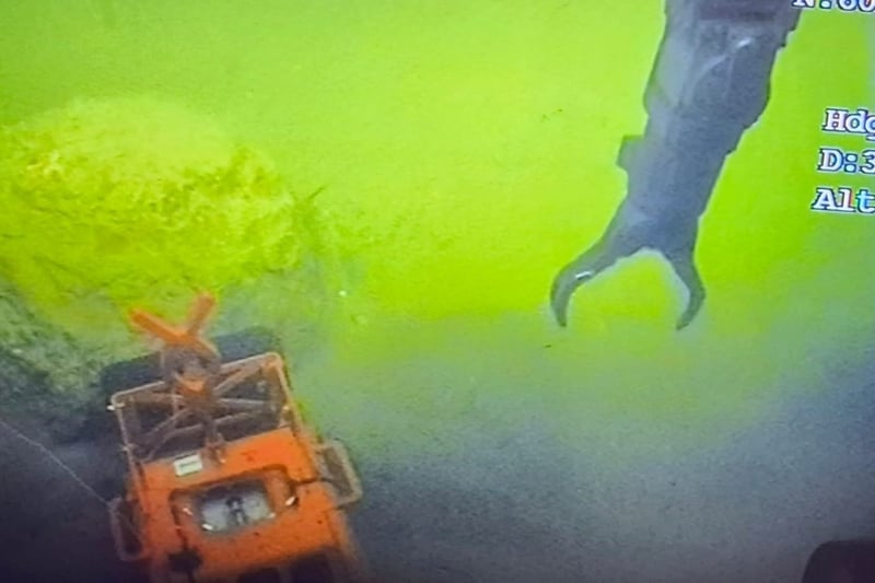 under water picture with sea mine under water picture with sea mine