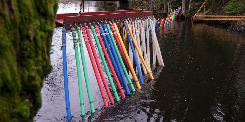 Colorful plastic rods suspended in a row. Photo: Johan Gunséu.