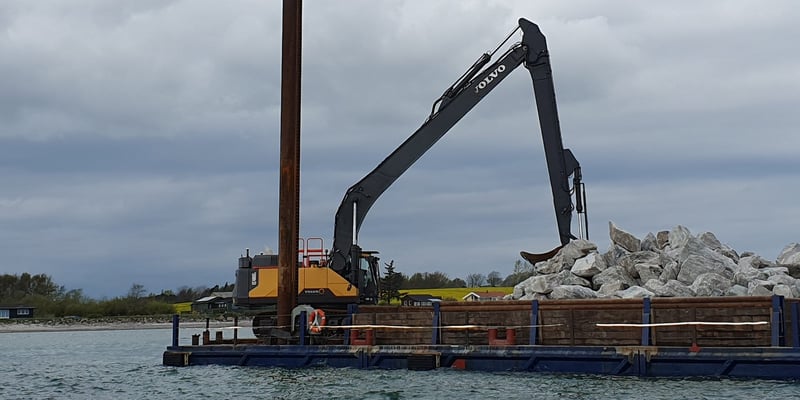 Construction of a stone reef. Photo: Jon C. Svendsen Construction of a stone reef. Photo: Jon C. Svendsen