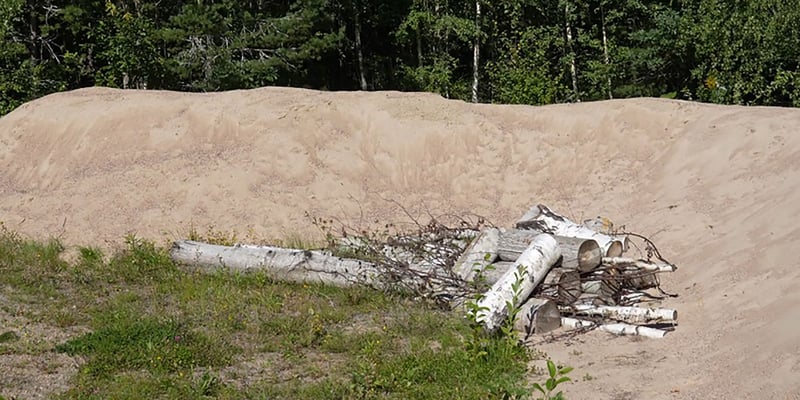 Sand bed for bumblebees and wild bees Sand bed for bumblebees and wild bees