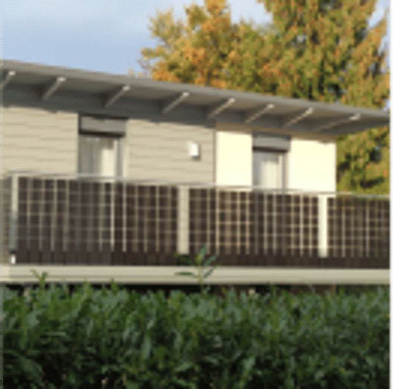 Balcony with solar panels mounted on the balustrade - ©ertex solartechnik GmbH