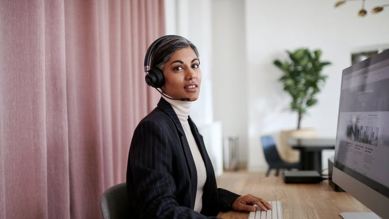 Vattenfall employee at her desk