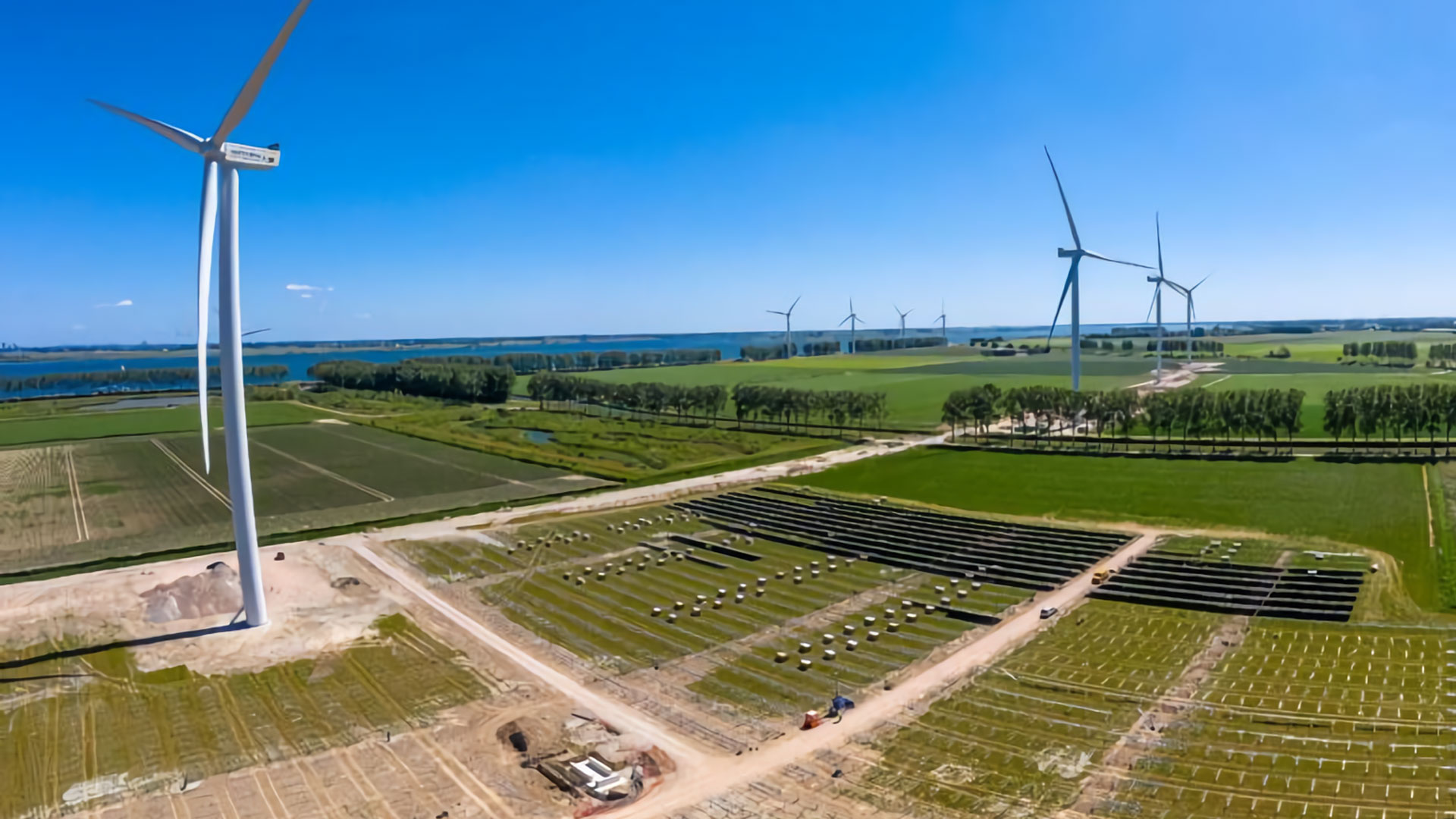 Energy Park Haringvliet is Vattenfall’s first park where wind, solar and batteries are all installed before inauguration.