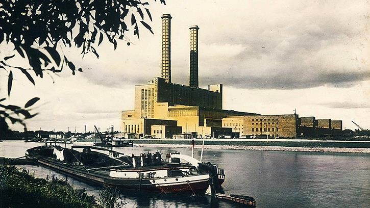 The West Power Plant – with a total capacity of 185 MW – went online at the first expansion stage in 1930.jpg