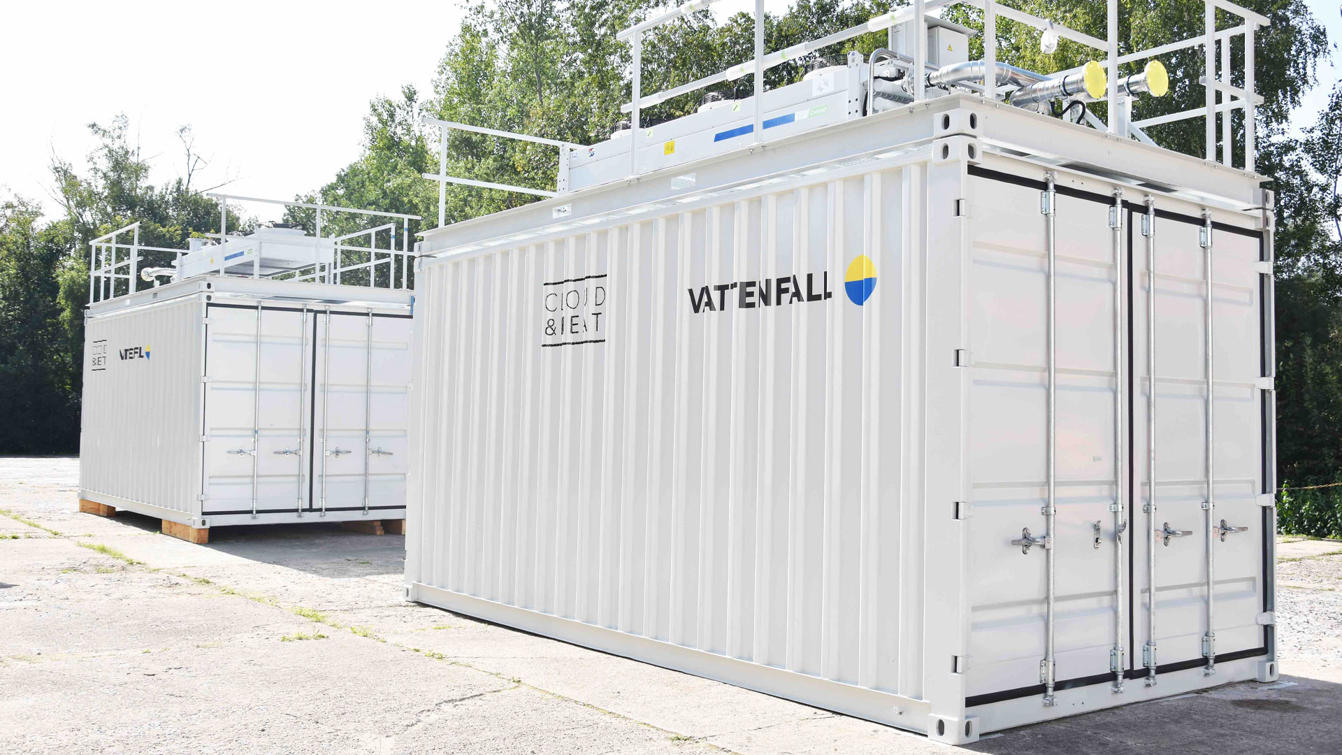 To datacentercontainere placeret på Vattenfalls biomassefyrede fjernvarmeværk i Jordbro syd for Stockholm