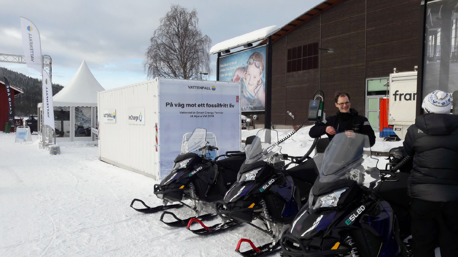During the FIS Alpine World Ski Championships in Åre, Sweden, the mega battery will charge vehicles and electrical snowmobiles.