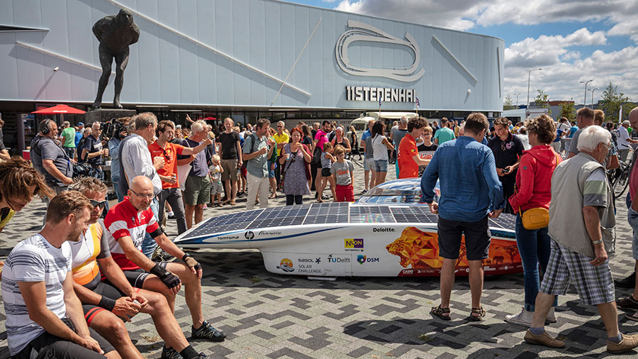 Nuna9S attracts many visitors at the Elfstedenhal in Leeuwarden, at the finish of the Elfwegentocht. Photo: Hans-Peter van Velthoven