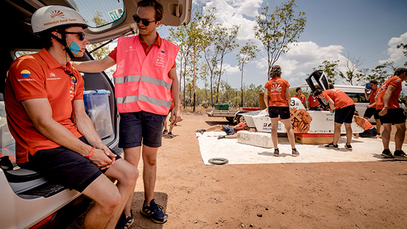 VST_Daan-van-der-Tuin-spreekt-Max-van-der-Waal-moed-in-voor-eerste-testrit-na-crash_Photo-Jorrit-Lousberg.jpg