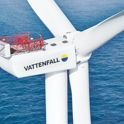 Rotorblätter einer Turbine im Windpark Horns Rev