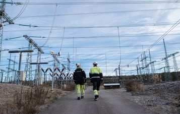 Zwei Vattenfall-Mitarbeiter im Kraftwerk Harsprånget