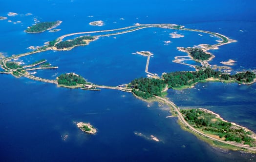 Der Biotestsee an der Küste vor Forsmark - Luftaufnahme