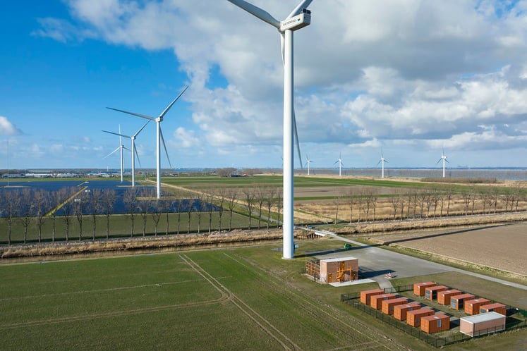 Energiepark Haringvliet – Windkraftanlagen, ein Fläche mit Photovoltaik und Batterienspeicher 
