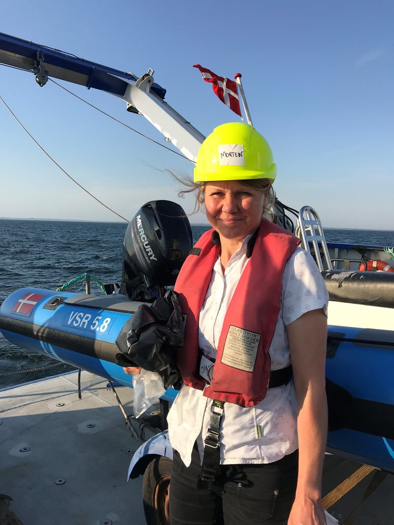 Annette Bruhn mit auf einem Boot