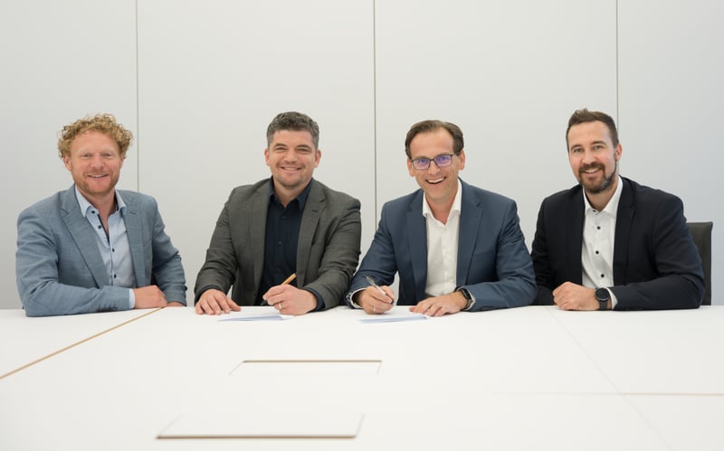 Vertragsunterzeichnung Prosumer App mit 2 Vertretern der Stadtwerke Bochum Vertragsunterzeichnung Prosumer App mit 2 Vertretern der Stadtwerke Bochum
