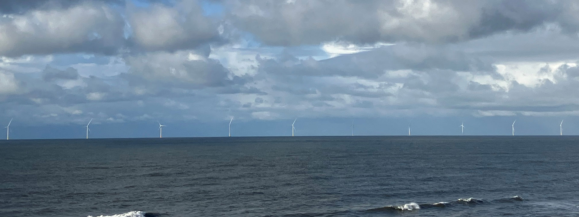 Offshore-Windpark Vesterhav Syd am Horizont