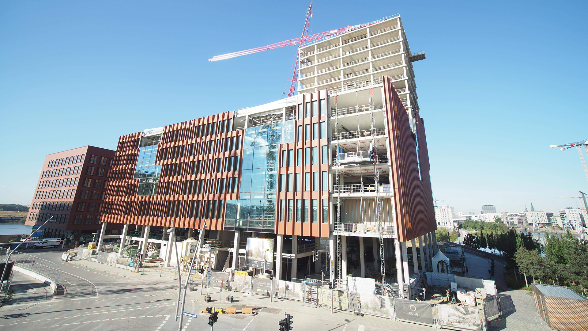 Baustelle des Hamburger ElbSide-Gebäudes am Tag des Richtfestes am 21. September 2022