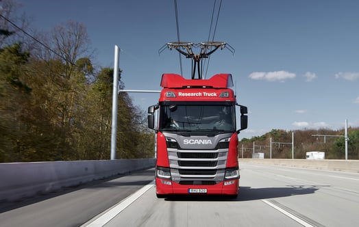 Scania lastbil R 450-model udstyret med strømaftagere 