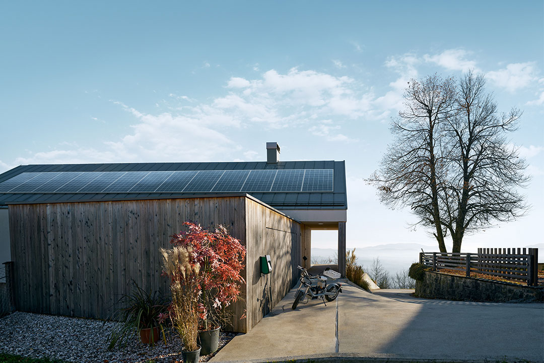 Hjem med solceller på taget