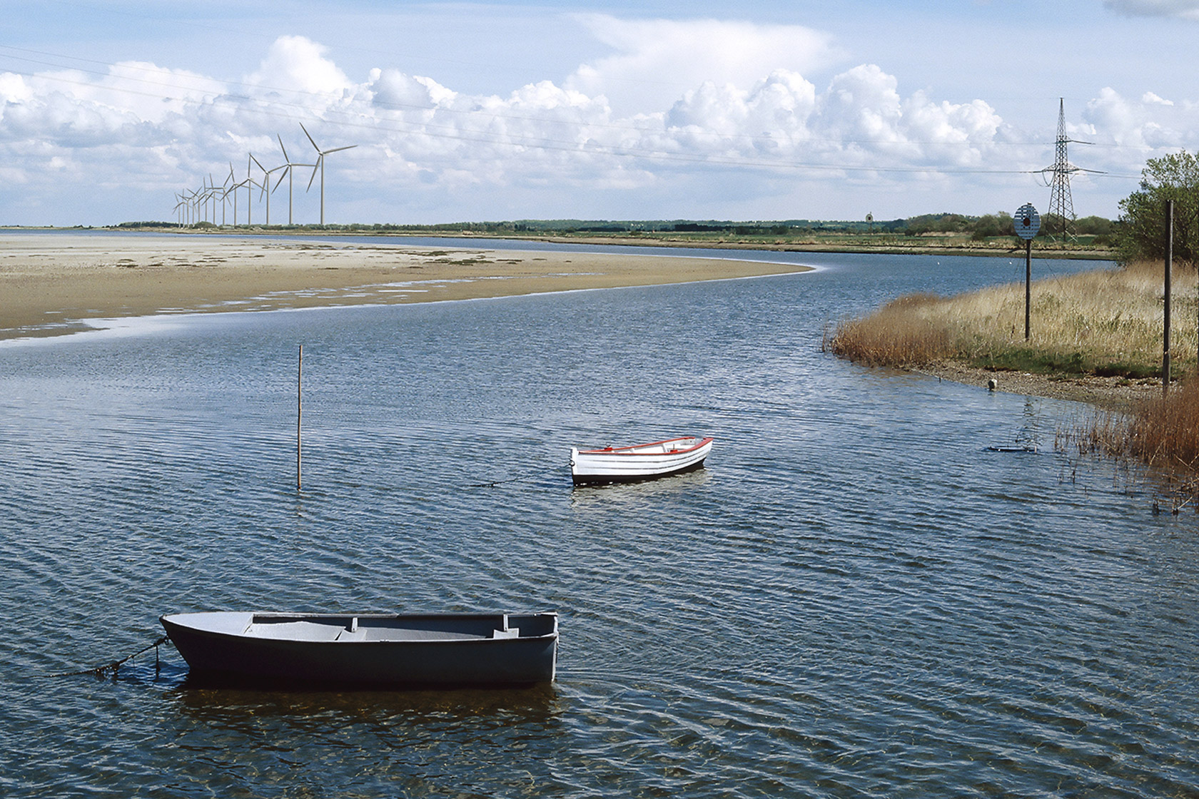 To både på vand foran Nørrekær Enge vindmøllepark