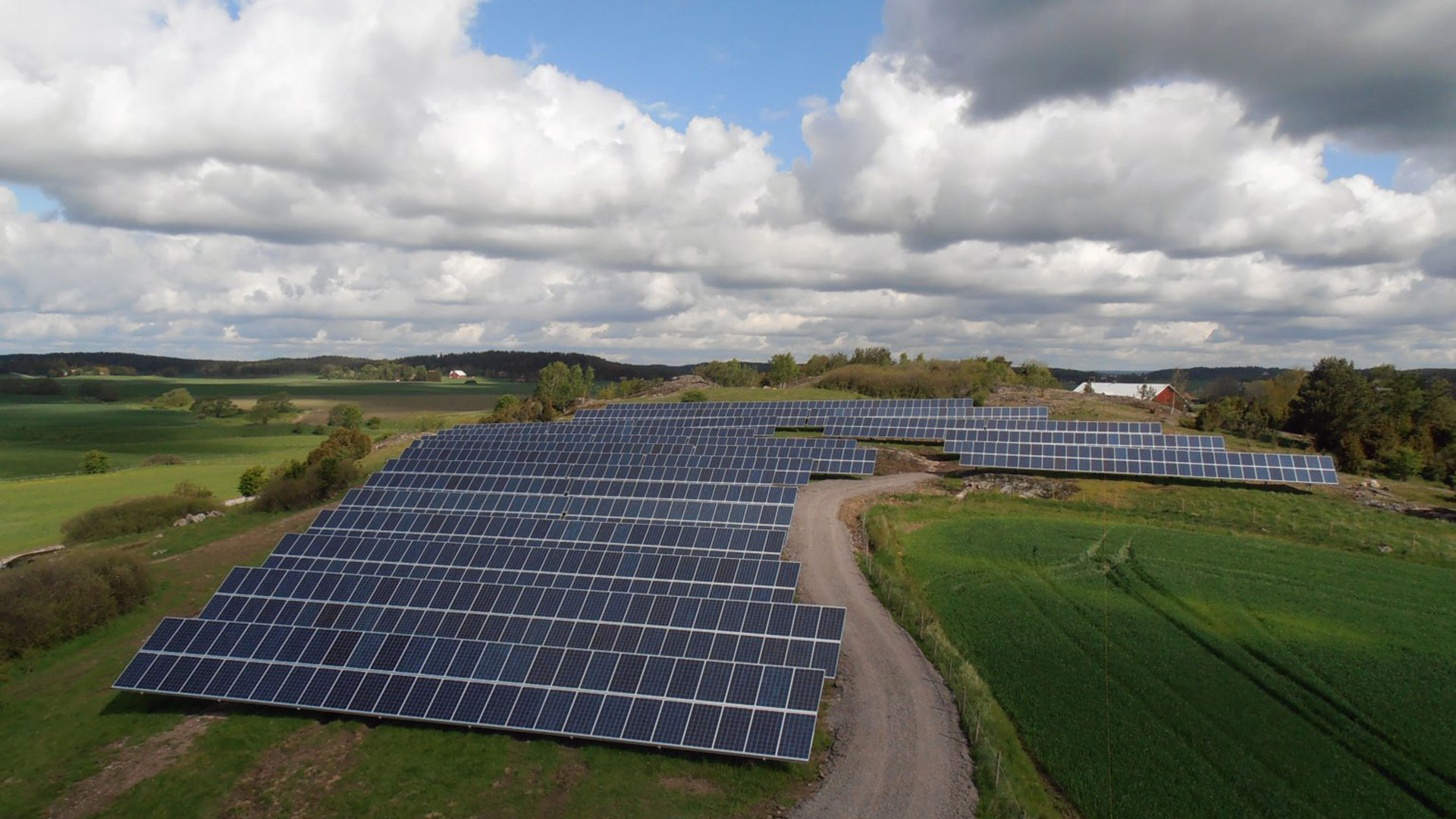 Kuddby Power Solpark mellem Norrköping og Söderköping i Sverige