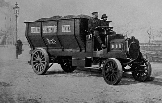 Sähkökuorma-auto noin vuodelta 1910. Lähde: Bewagin arkistot