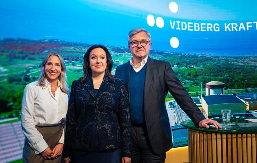 Videberg Kraftin toimitusjohtajan sijainen Desirée Comstedt, Vattenfallin toimitusjohtaja Anna Borg ja Videberg Kraftin Tom Erixon lehdistötilaisuudessa. Videberg Kraftin toimitusjohtajan sijainen Desirée Comstedt, Vattenfallin toimitusjohtaja Anna Borg ja Videberg Kraftin Tom Erixon lehdistötilaisuudessa.