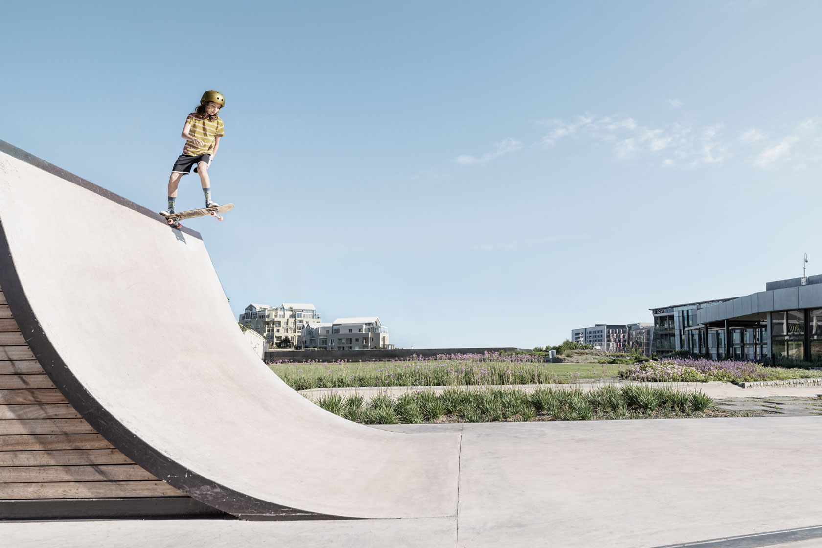Un jeune skateboarder Un jeune skateboarder