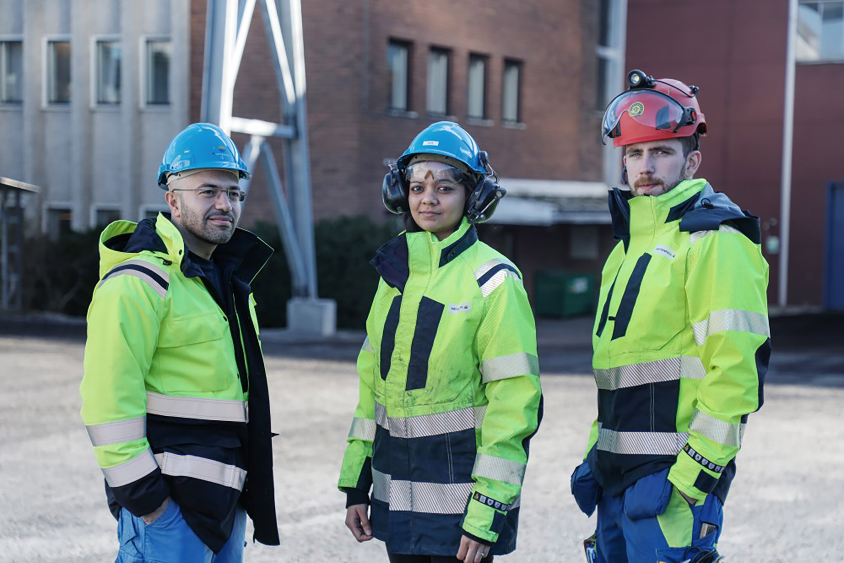 Mitarbeiter vor Heizkraftwerk in Uppsala Schweden