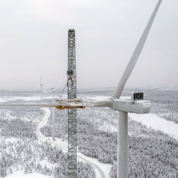 Resning av vindkraftverk i Blakliden Fäbodberget