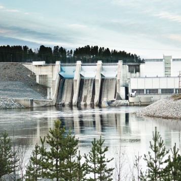 Dammen och kraftverket i Porsi