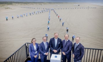 Dutch king Willem-Alexander and executives from Vattenfall, BASF and Allianz at the inauguration of Hollandse Kust Zuid