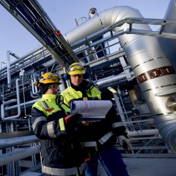 Workers at a Preem refinery. Photo: Preem