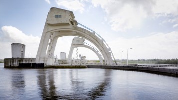 Maurik hydro power plant in Netherlands ensure eels can safely pass through 