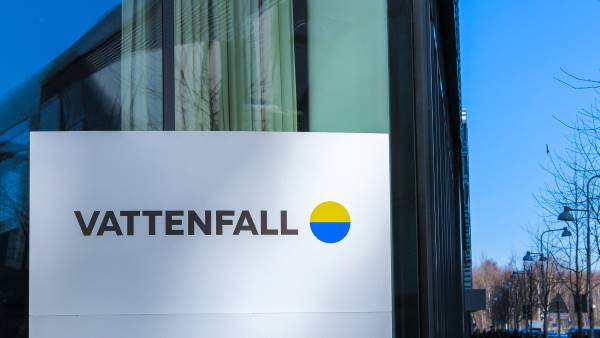 Vattenfall's head office and the new logo. Vattenfall's head office and the new logo.