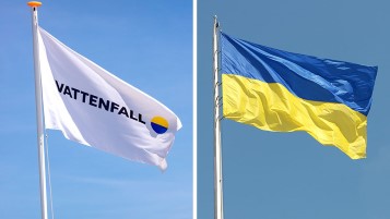 Vattenfalls flagga bredvid Ukrainas flagga