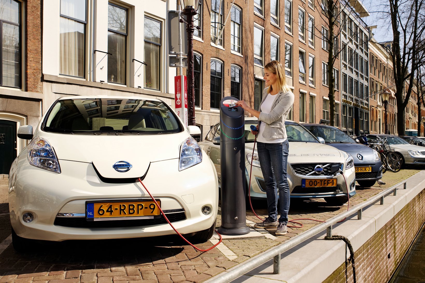 Laadpunt elektrisch rijden in Amsterdam