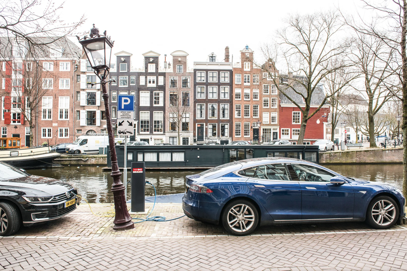 Laadpunt elektrisch rijden in Amsterdam