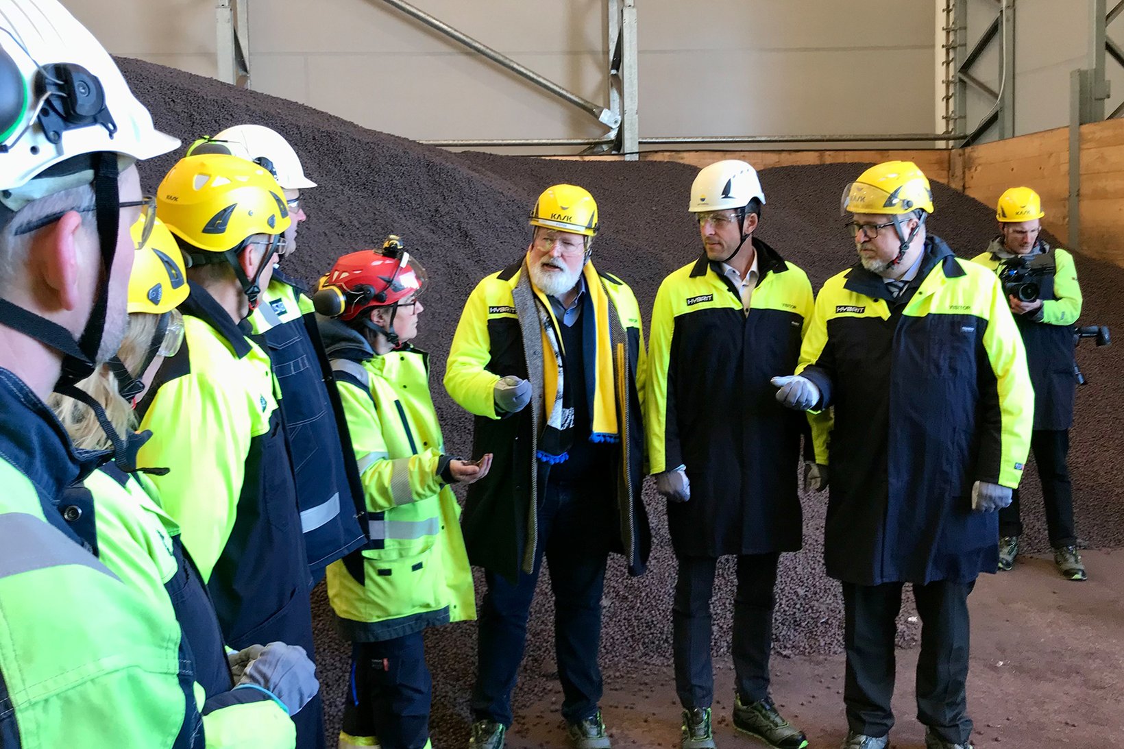 Frans Timmermans, Andreas Regnell en de Zweedse minister van Business, Industry & Innovation, Karl-Petter Thorwaldsson, bezoeken HYBRIT