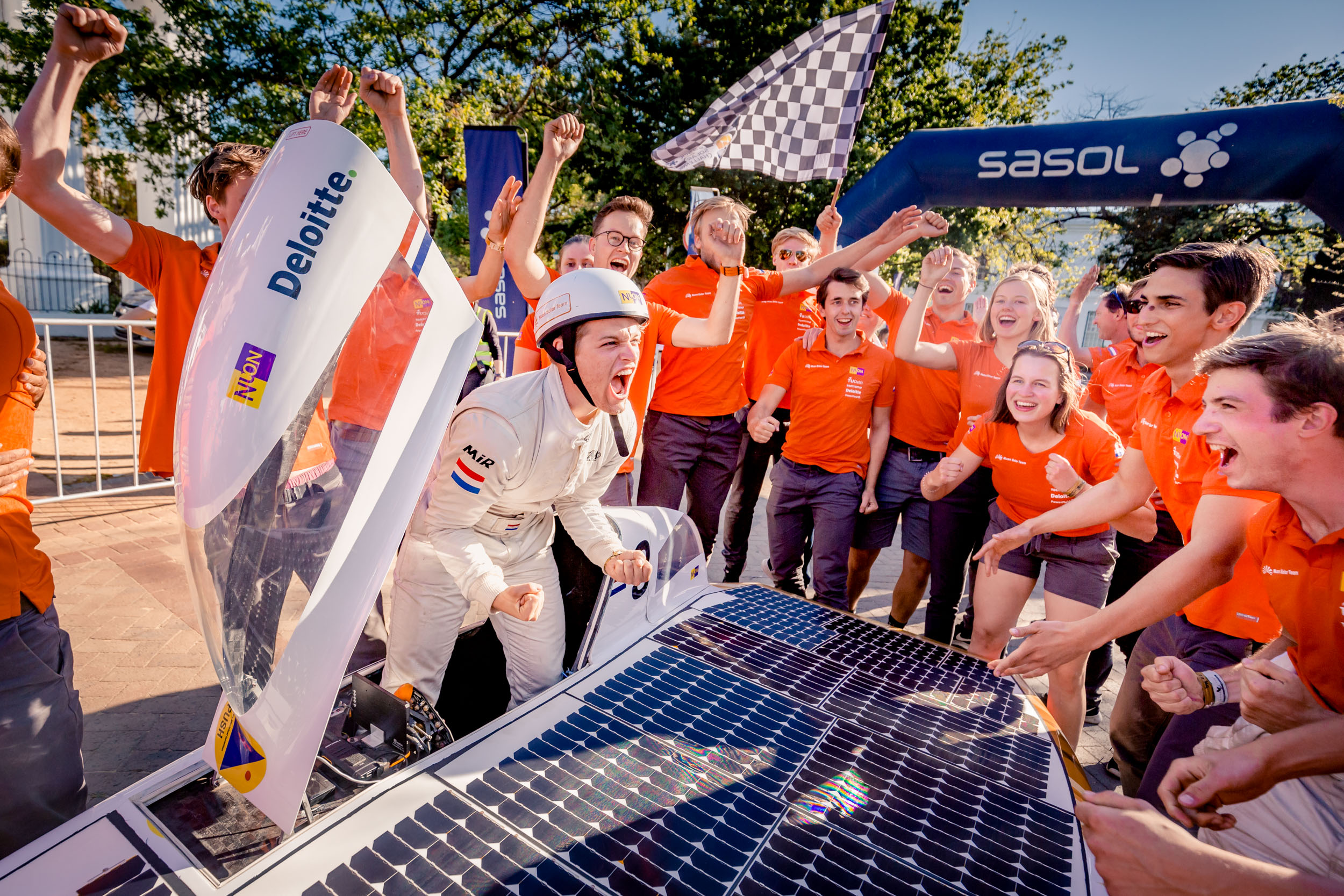 Nuna9s gaat als eerste over de finish van de Sasol Solar Challenge