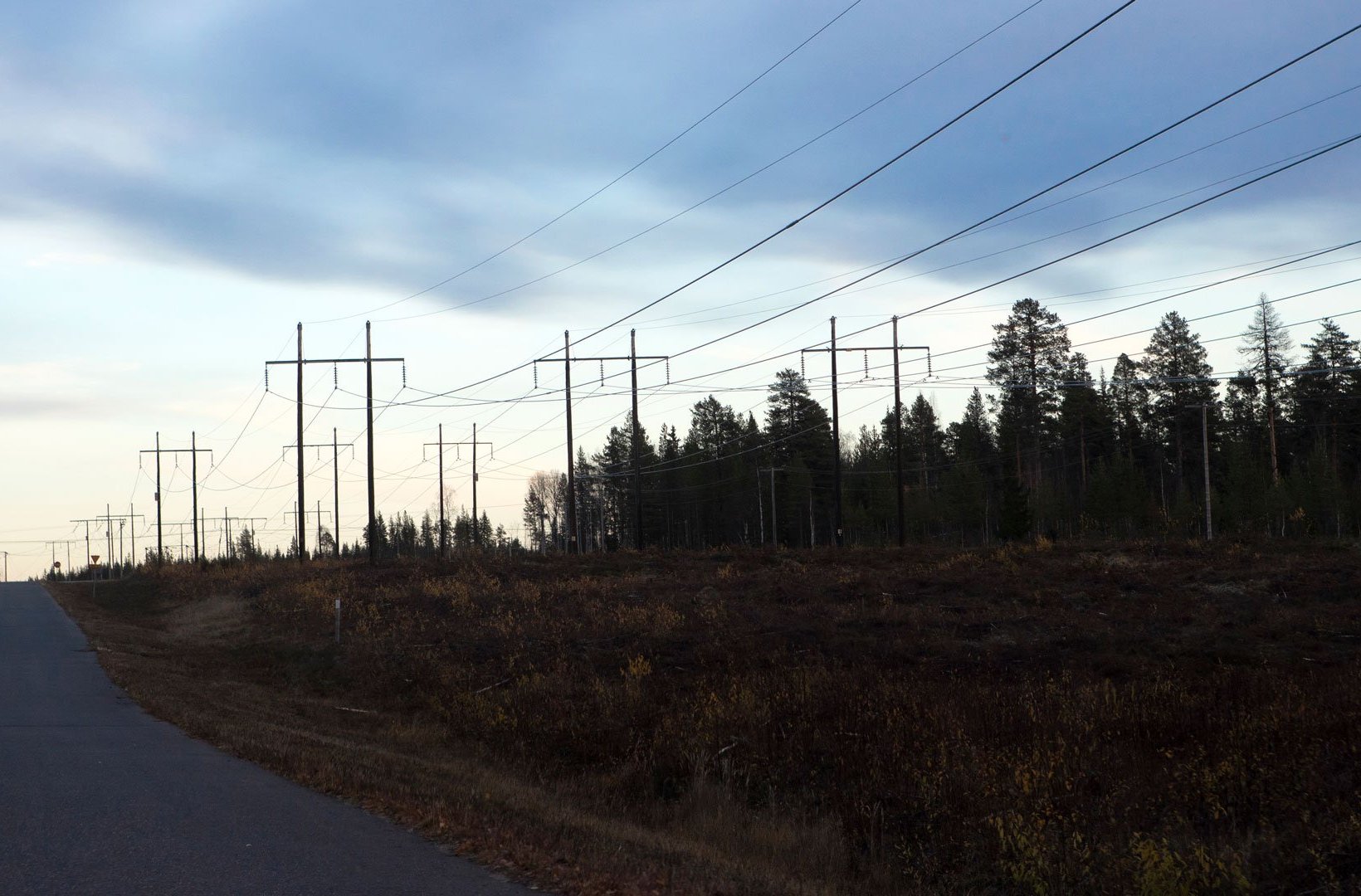 Högspänningsledningar